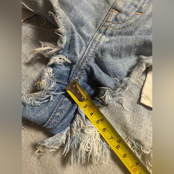 Abercrombie & Fitch Light Blue Distressed Denim Cutoff Shorts size 28 - Picture 11 of 13
